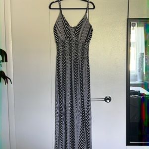 Black and white flattering maxi dress 2X